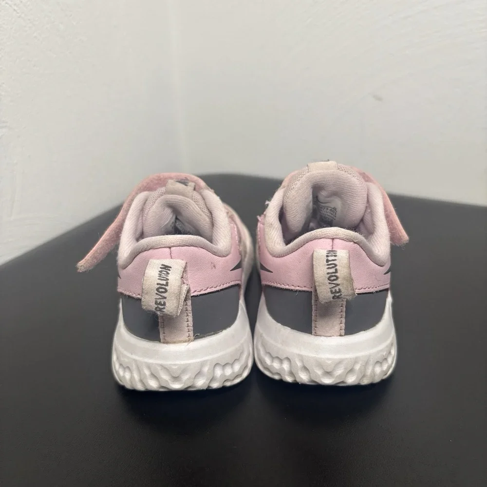 Nike Baby Girls Revolution‎ 5 Sneaker Shoes Pink BQ5673-601 Hook Loop Size 6C